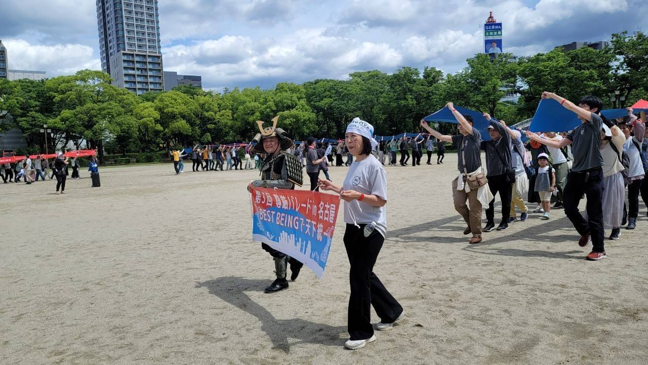尊厳パレードといえば布パフォーマンス