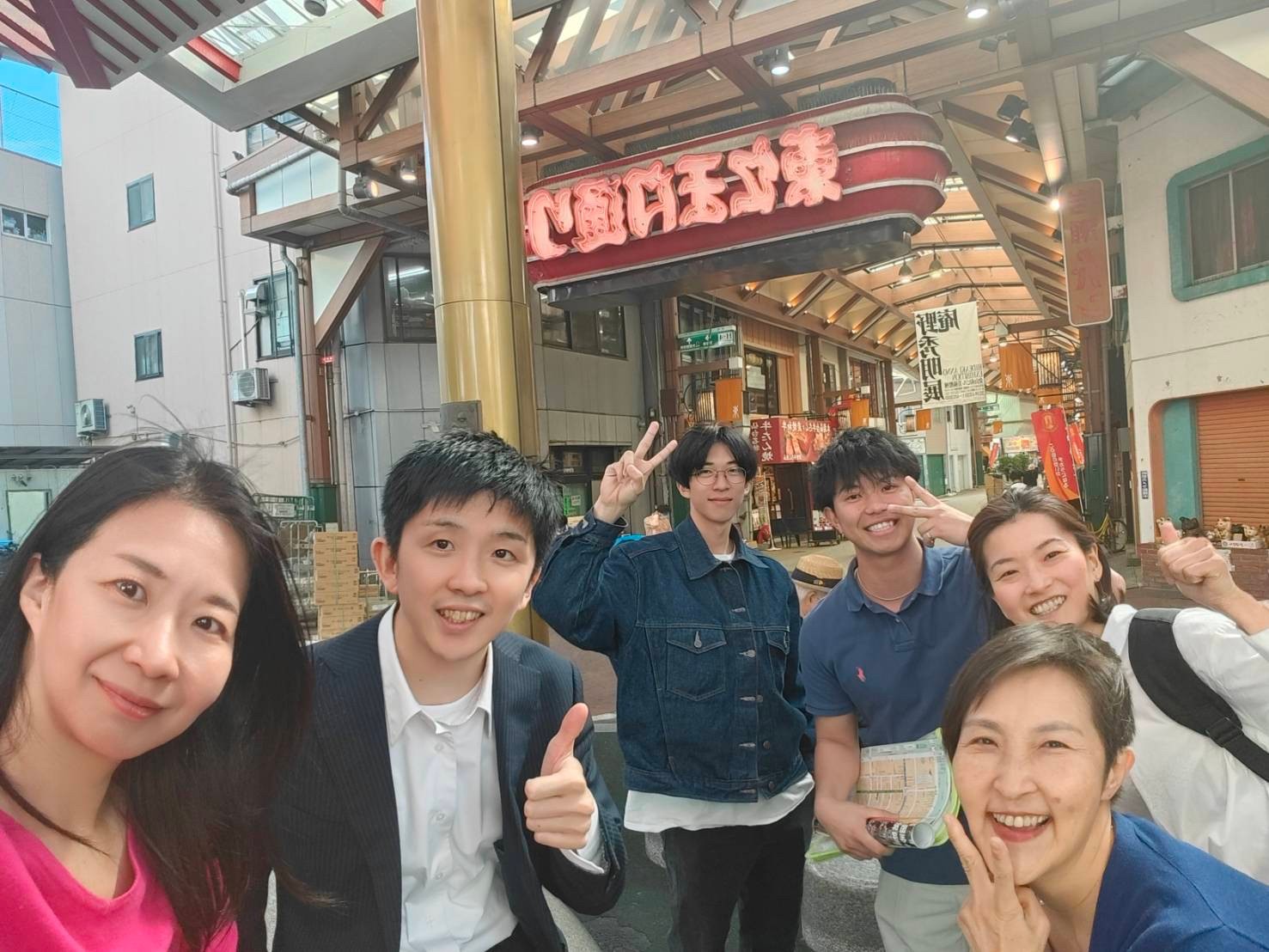 尊厳パレードポスター貼り in 大須商店街